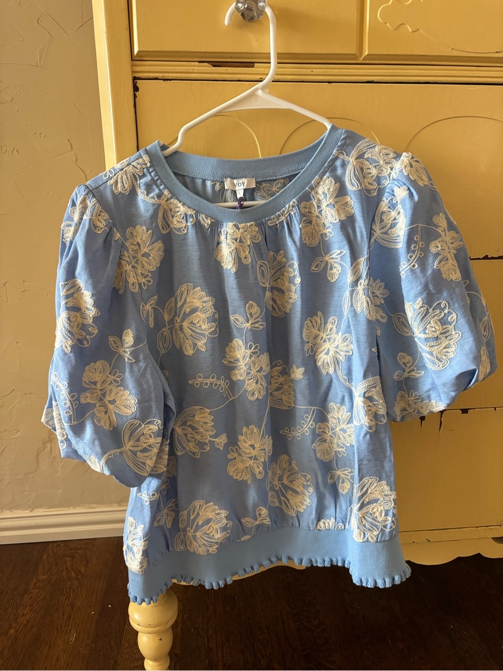 VOY Light Blue Floral Puff-Sleeve Blouse